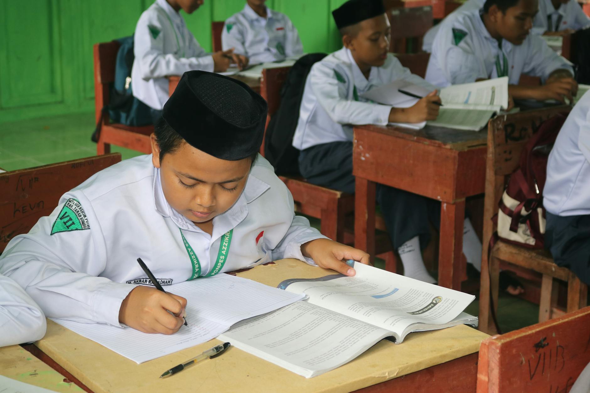 Jurnal ilmiah terkemuka menampilkan artikel penelitian terbaru dan analisis mendalam tentang berbagai bidang ilmu.