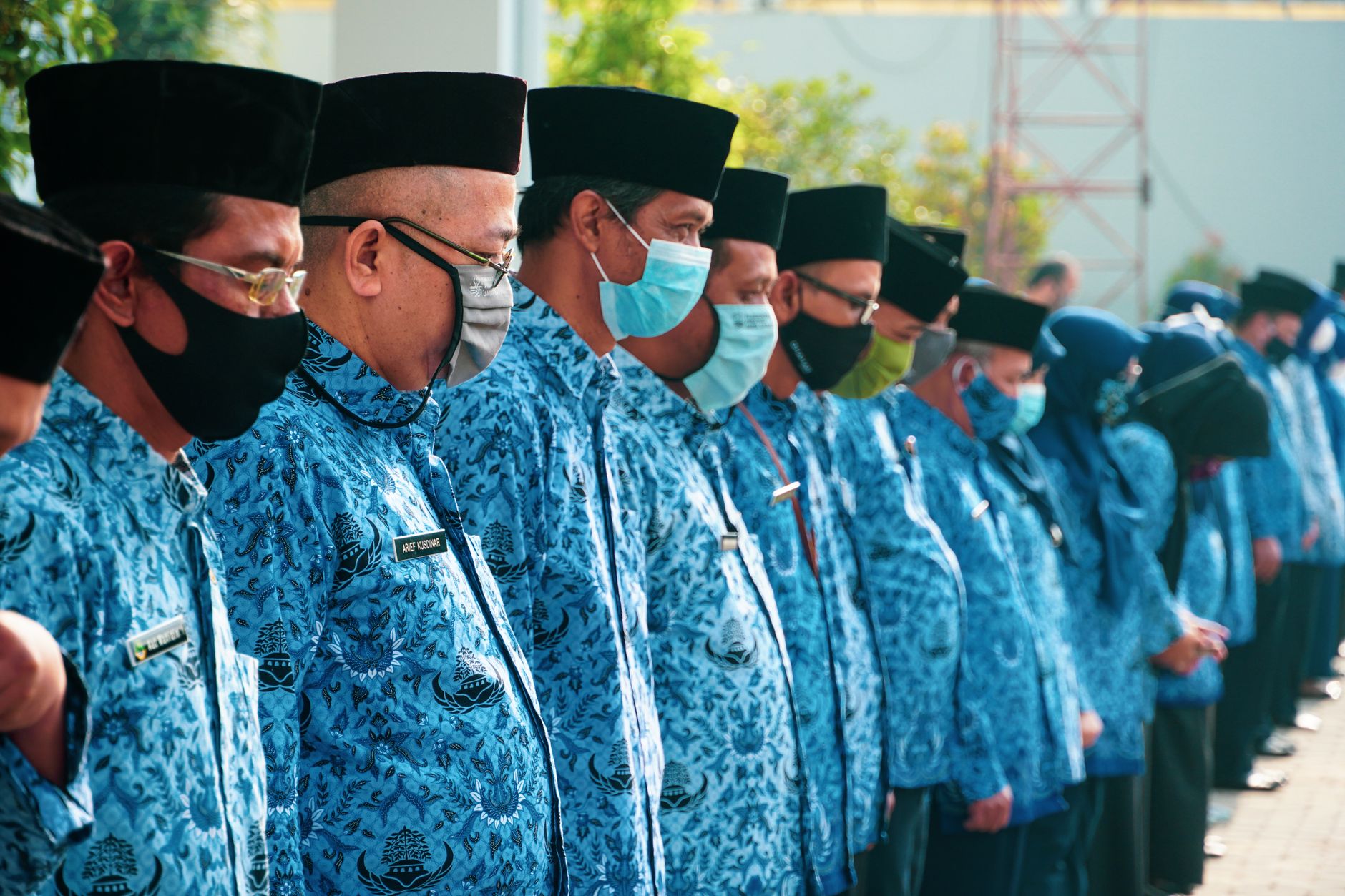 Pegawai negeri sipil yang melayani masyarakat dengan profesionalisme dan dedikasi tinggi.