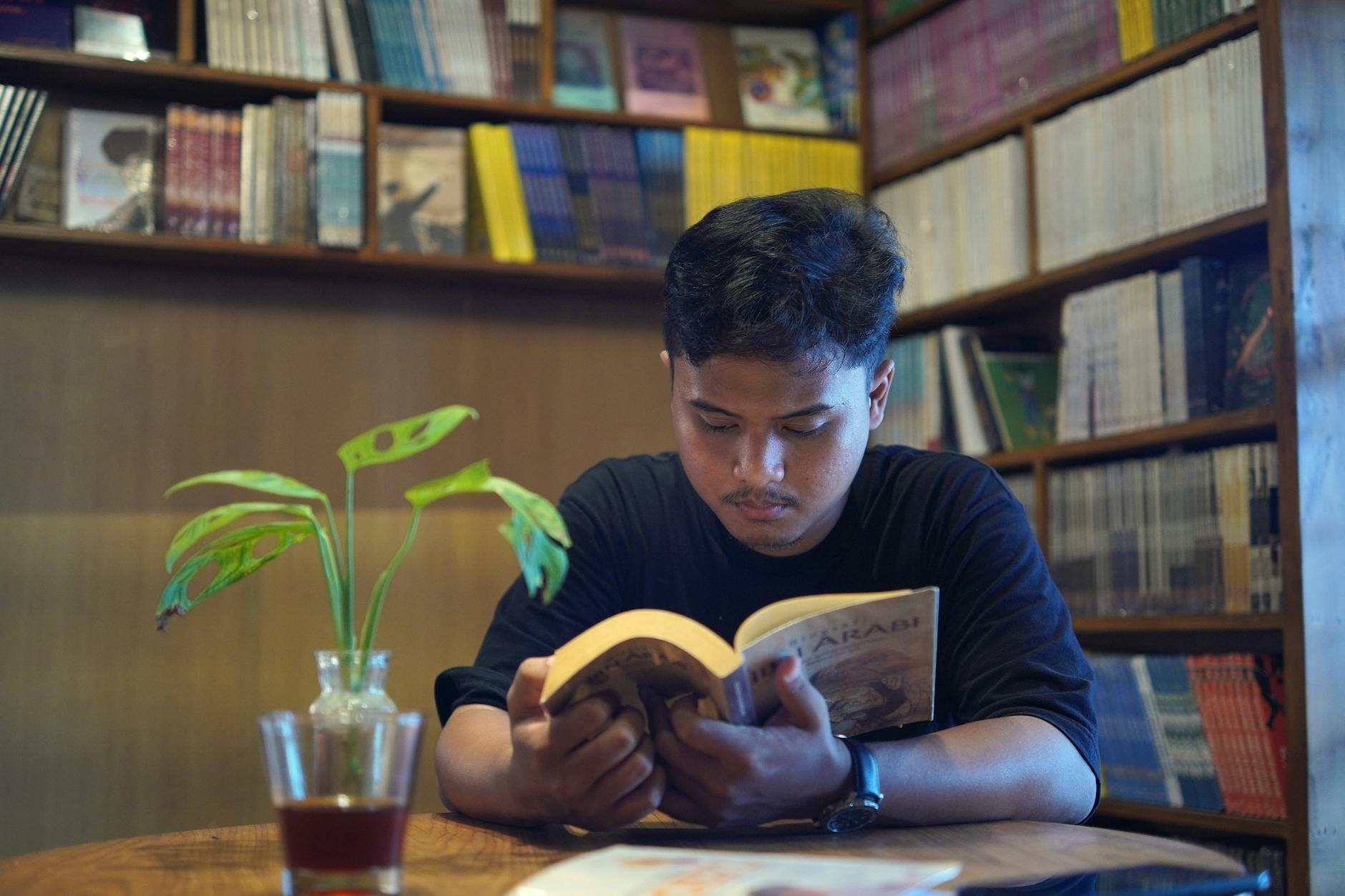 Penerbitan buku fiksi dan nonfiksi berkualitas dari penulis berbakat.