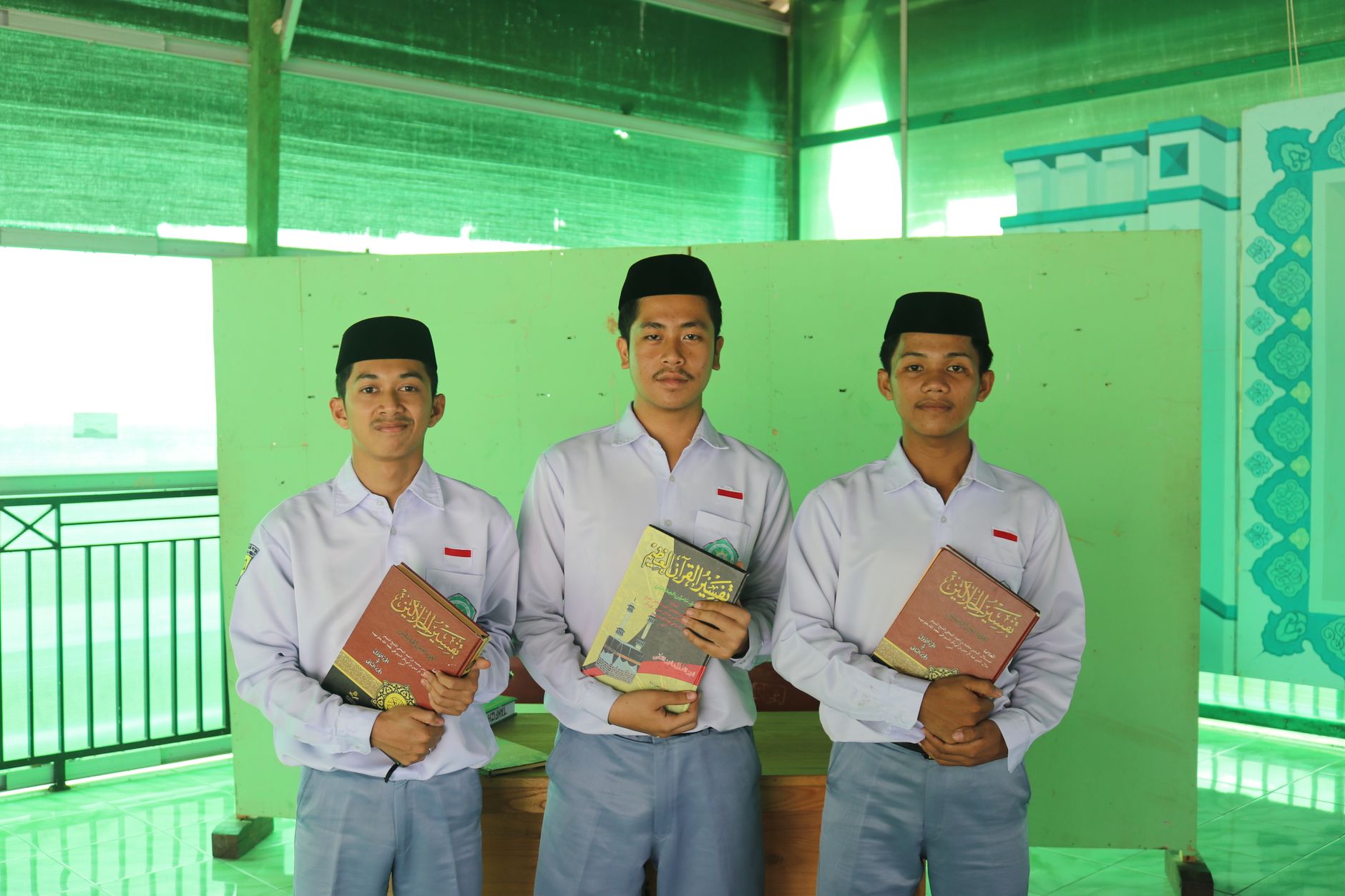 Kemampuan memahami sains dan dampaknya pada kehidupan sehari-hari, penting untuk literasi ilmiah masyarakat modern.